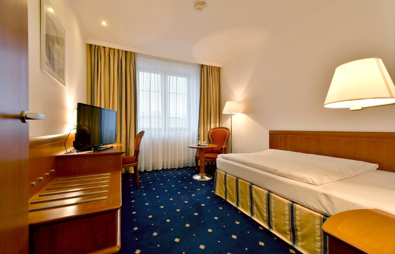 Coronet 4*