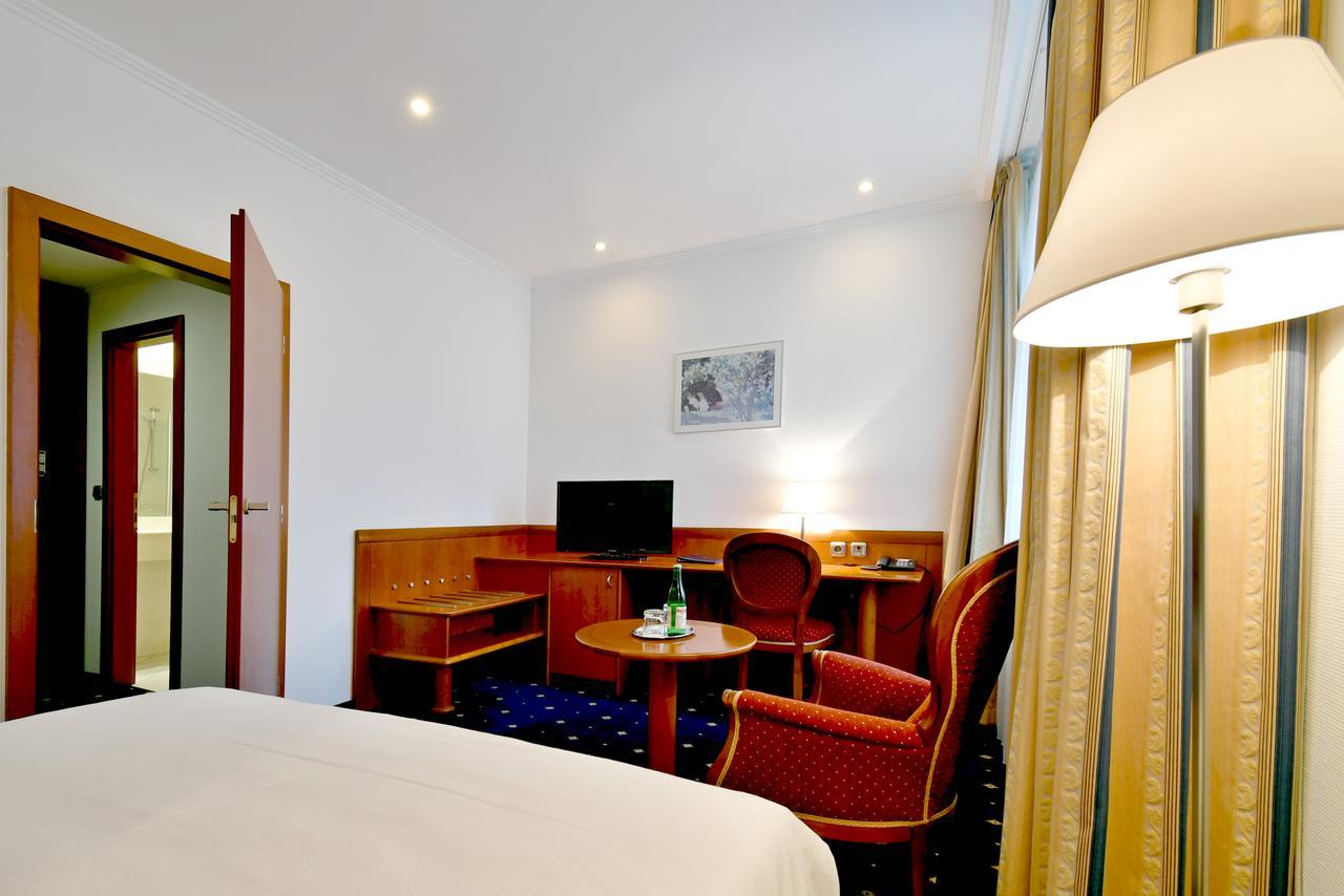 Coronet Hotel 4*