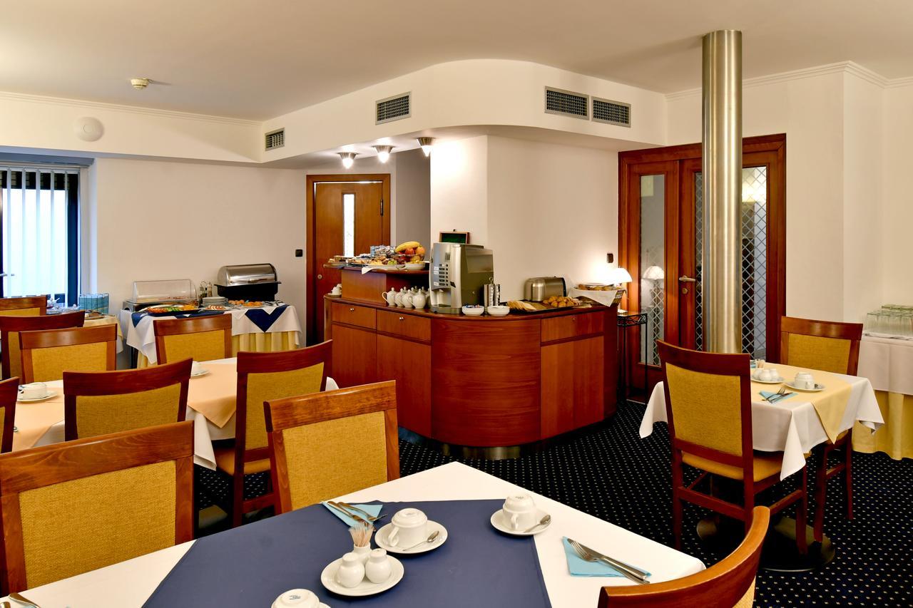 Coronet Hotel