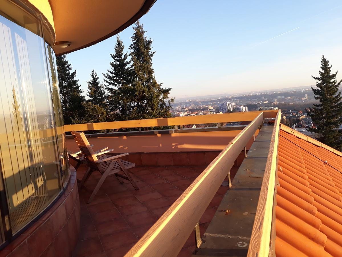 Flying House Guest house