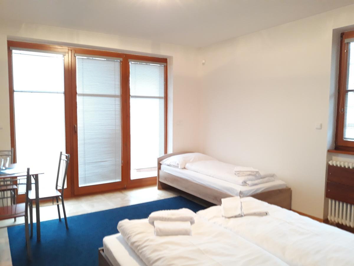 Flying House Guest house *