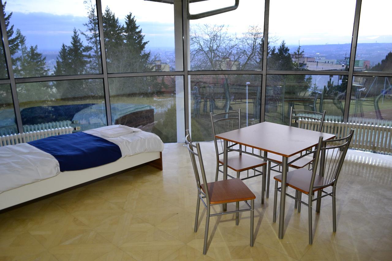 Flying House Guest house *