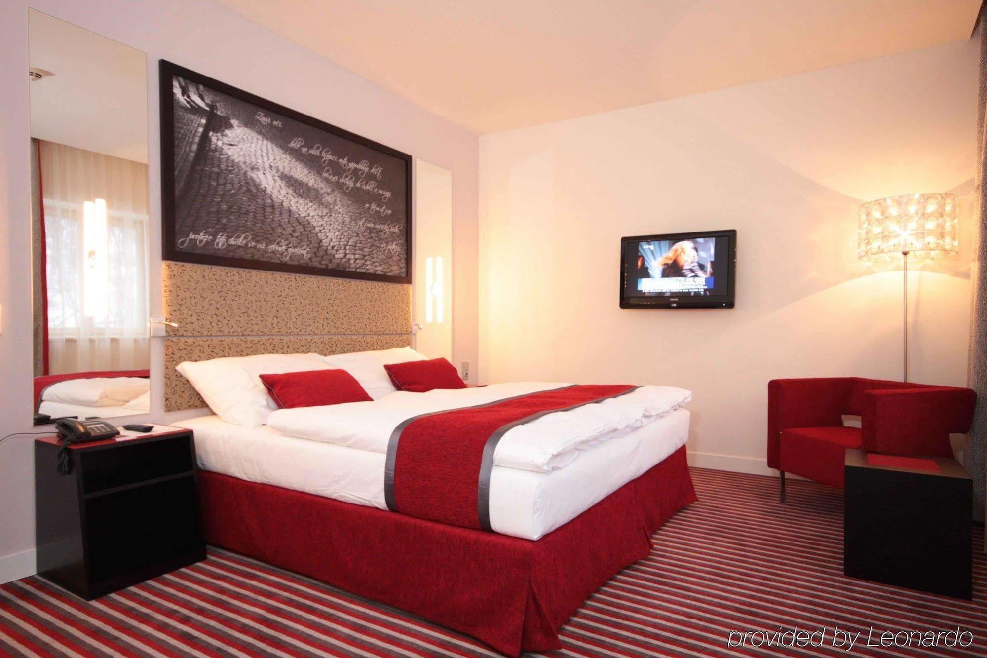 Red & Blue Design Hotel