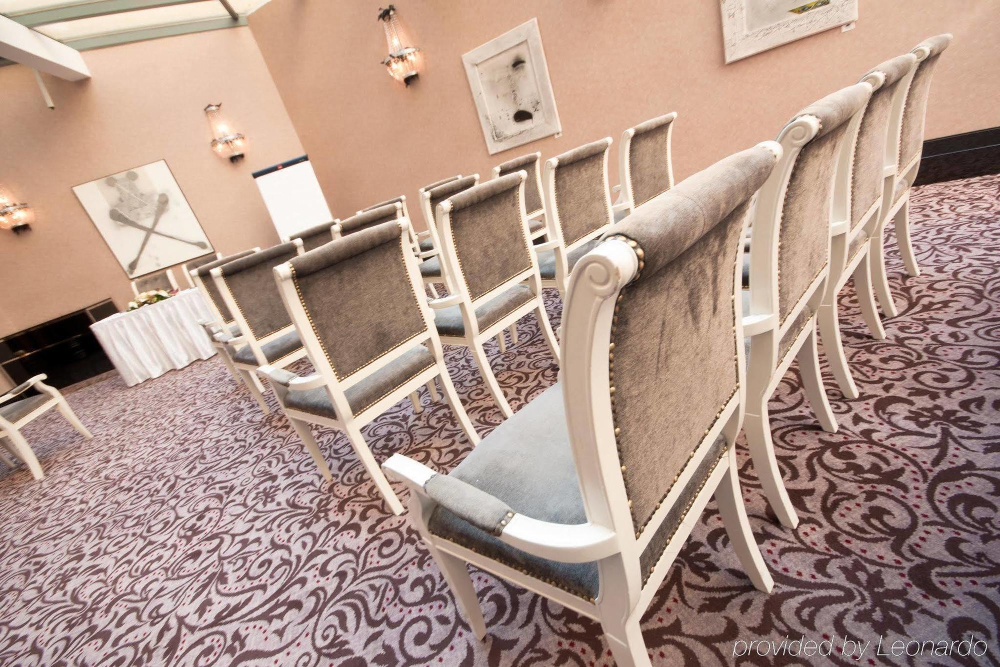Kings Court Hotel 5*