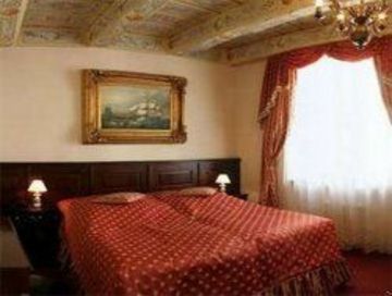 U Zlateho Stromu 4*