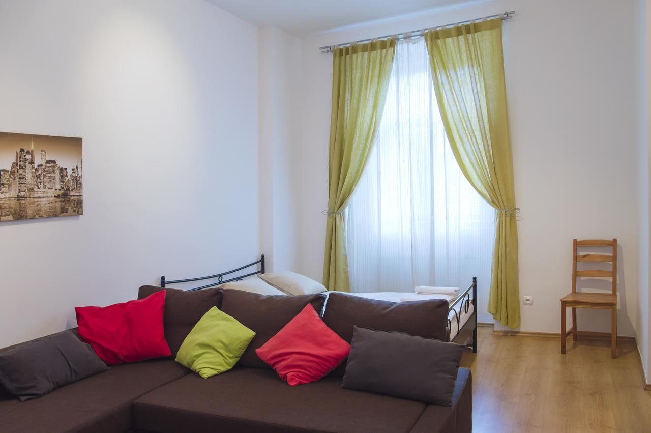 Modern Opatovicka Daire *