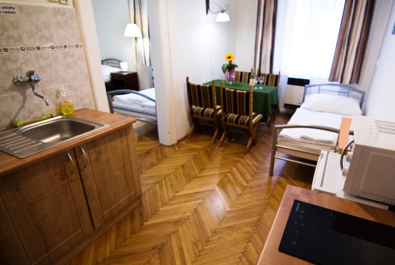Apartment Happy For Friends