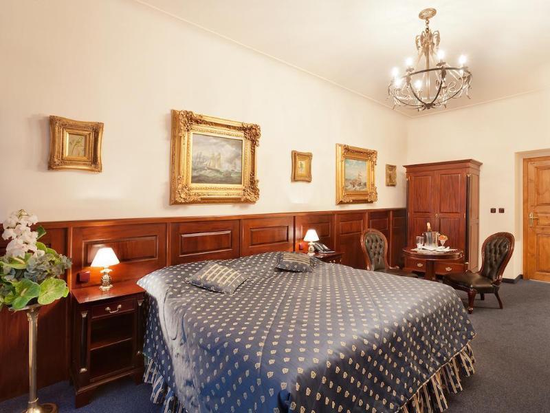 Hotel U Zlateho Stromu 4*