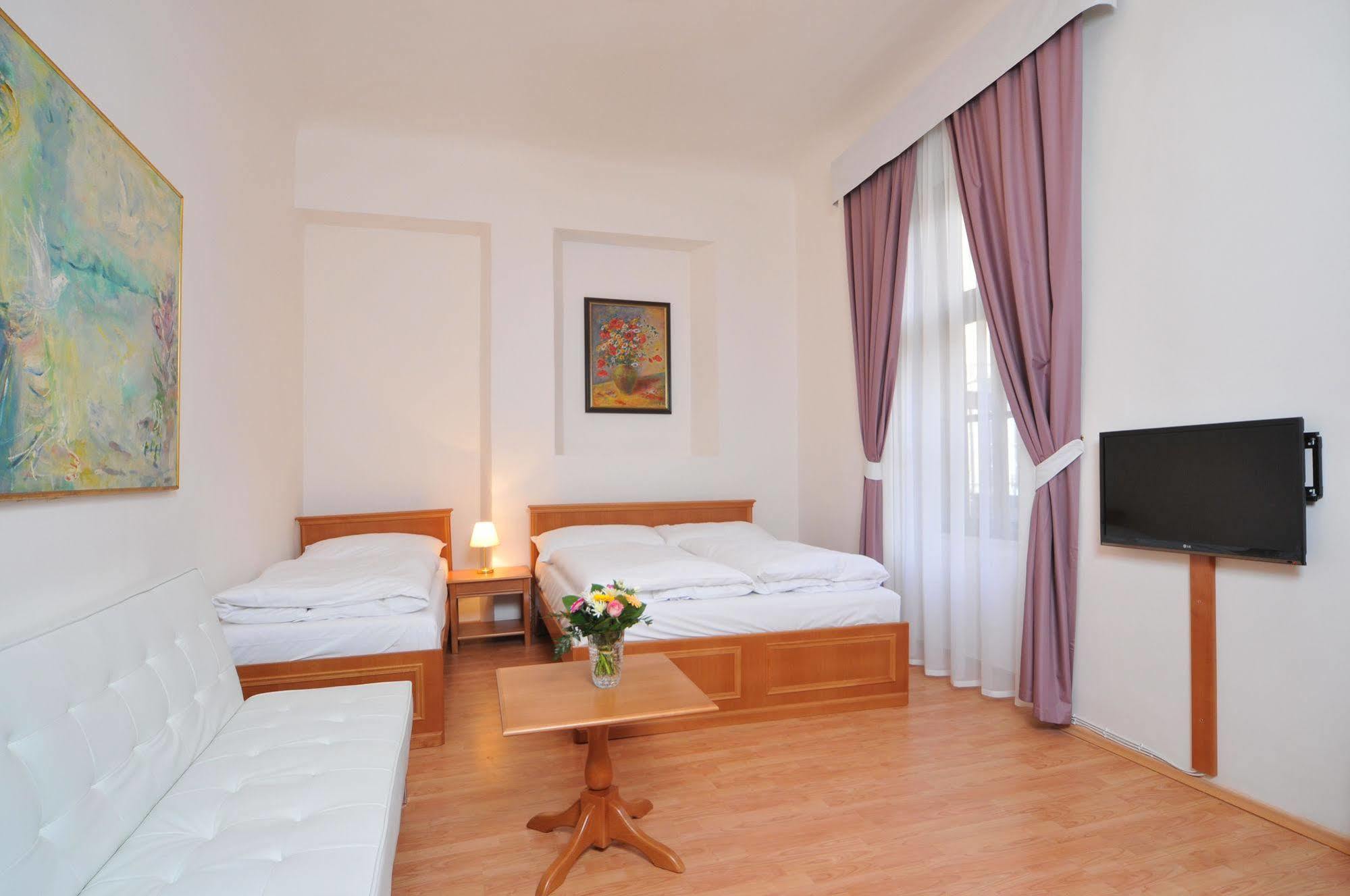 Boutique Aparthotel 3*