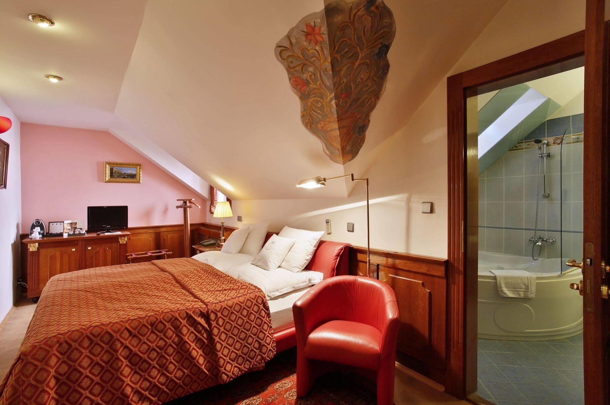 U Pava 4* Prague