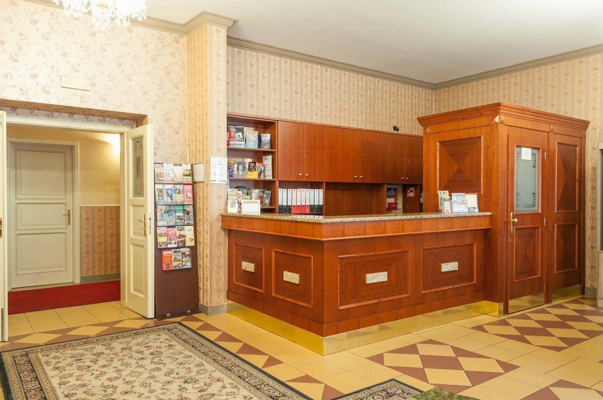 Otel Raffaello Prag