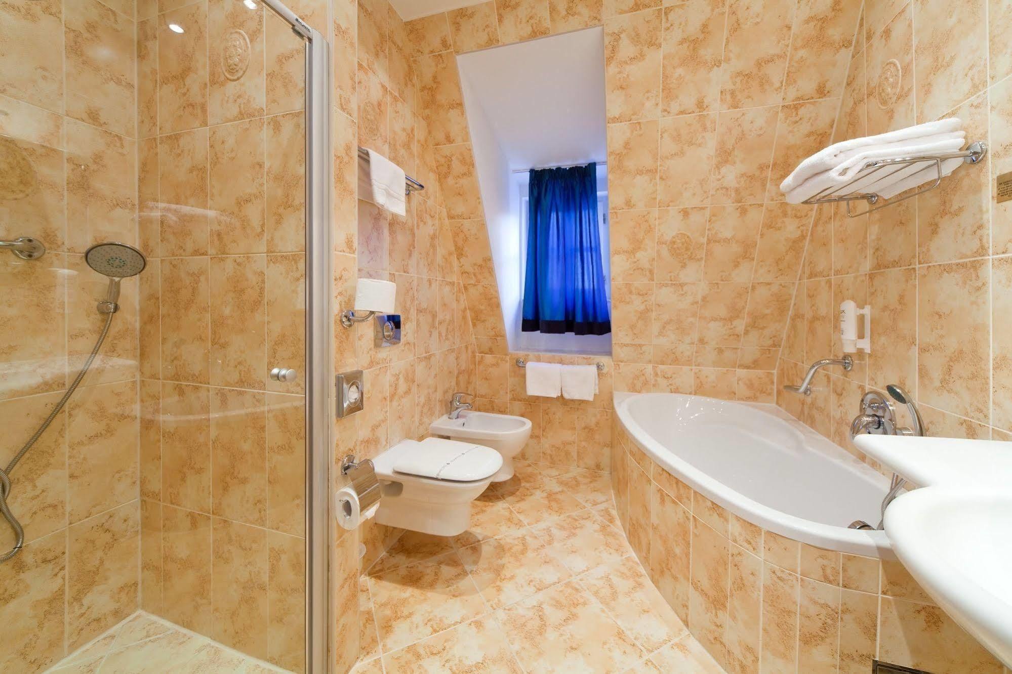 Tyn Yard 4* Prague