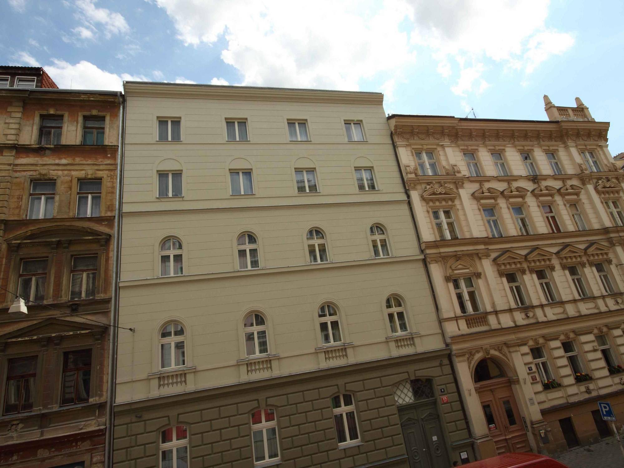 Pure White 4* Prague