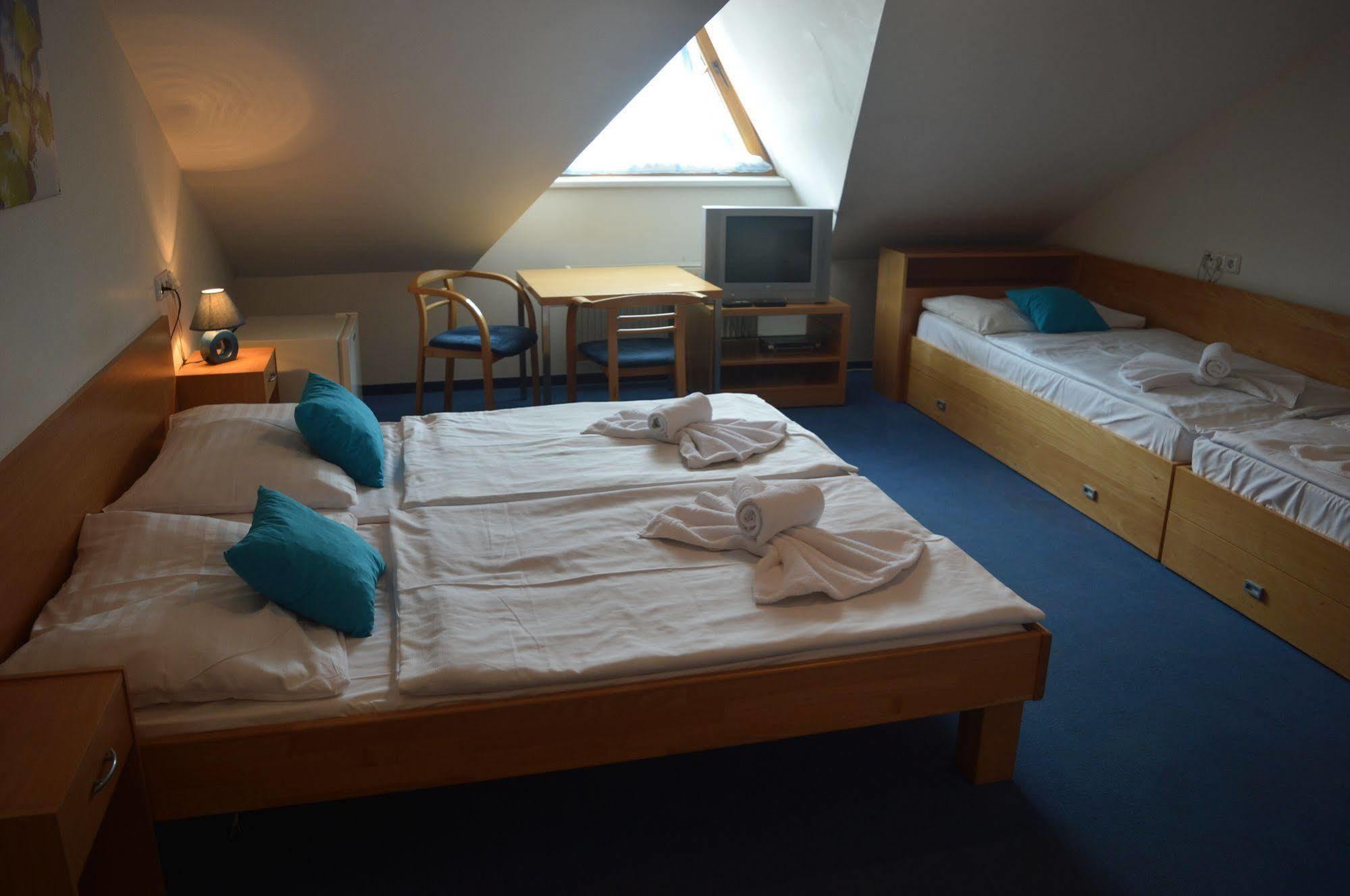 Otel Claris 3*