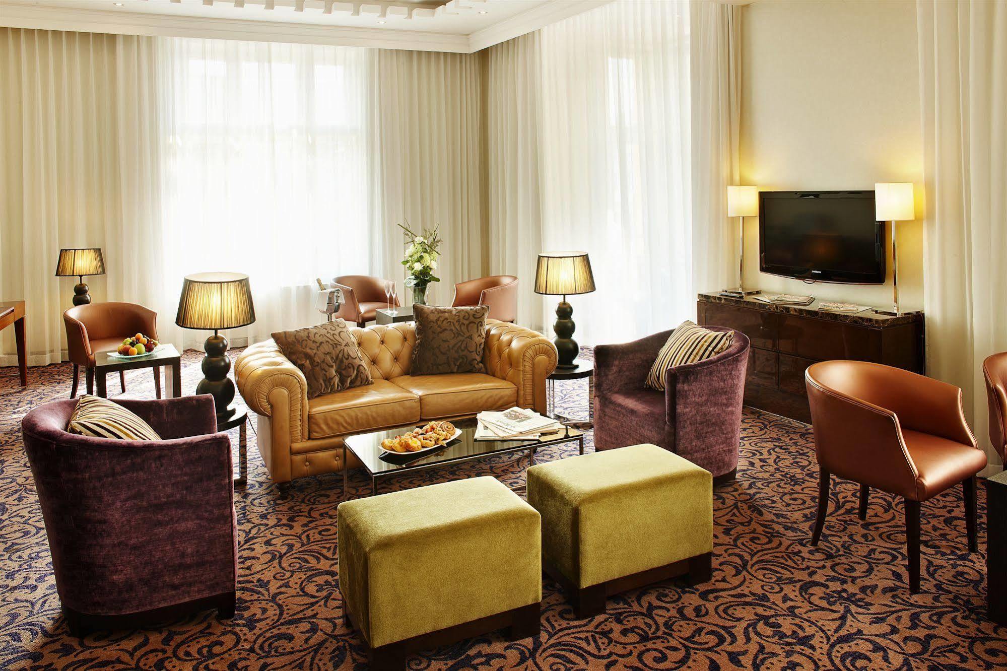 Kings Court 5*