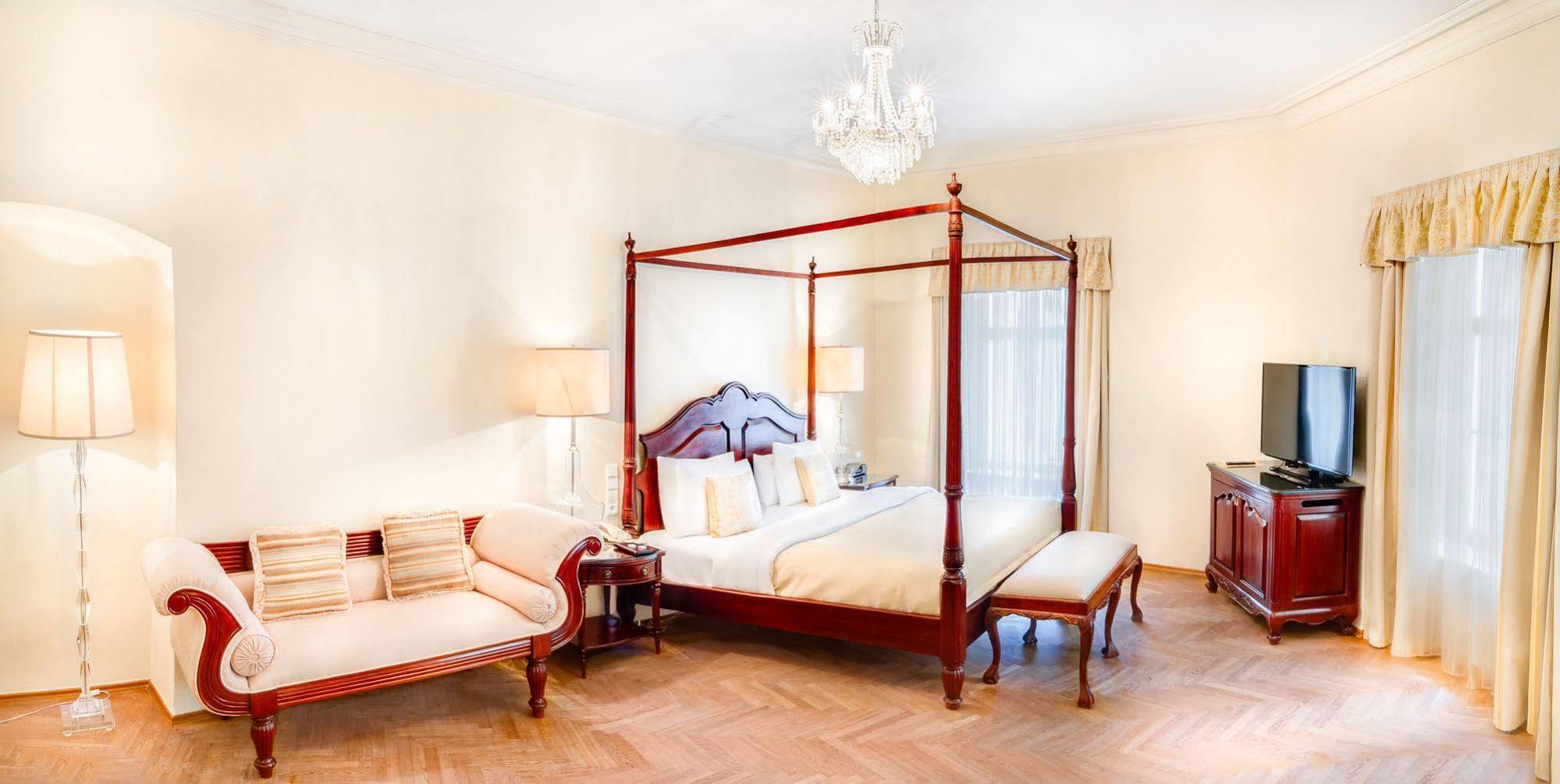Hotel The Dominican 4*