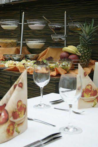 Ea Crystal Palace Hotel 4*