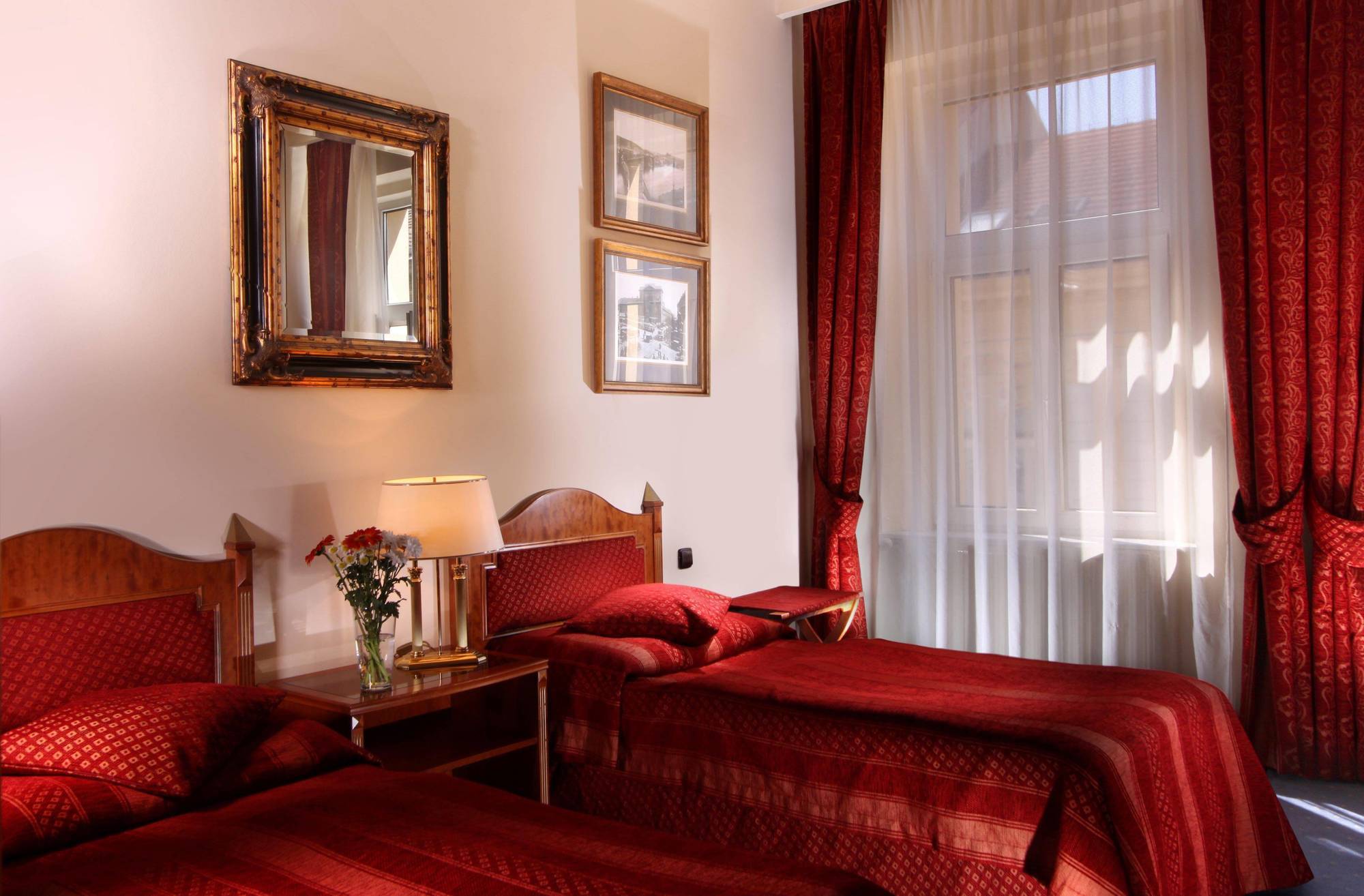 Ariston Hotel