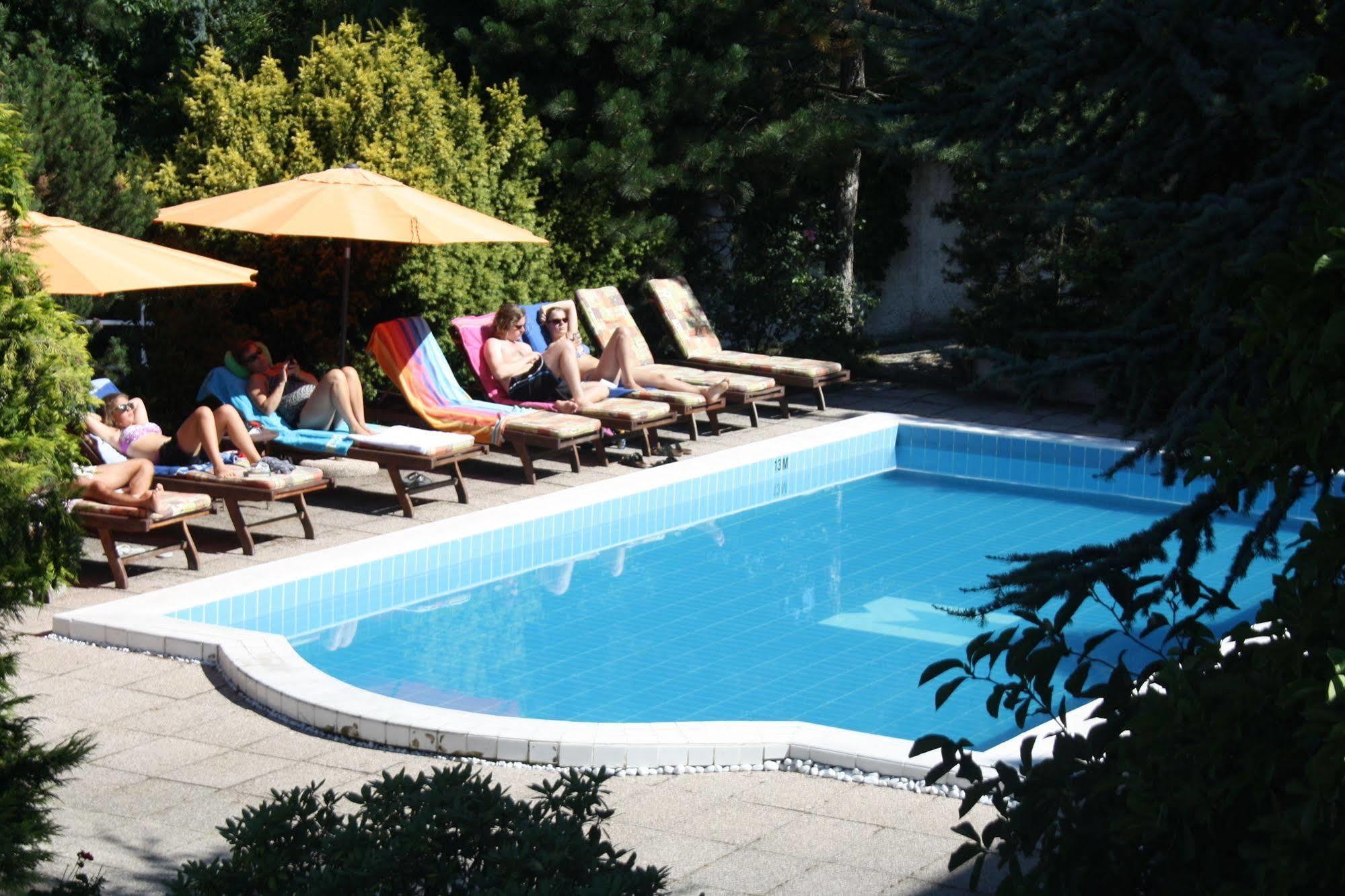 Monica Hotel 3*