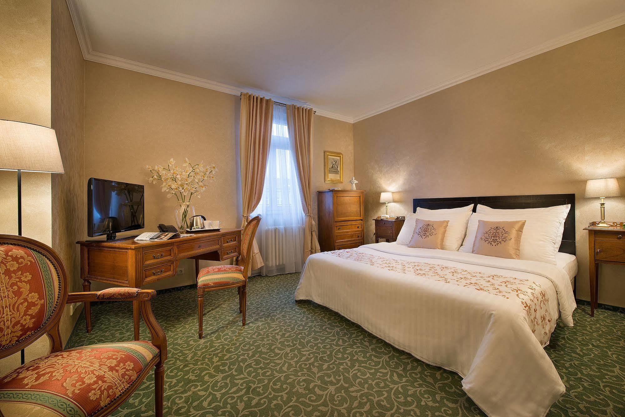 Angelis Hotel 4*