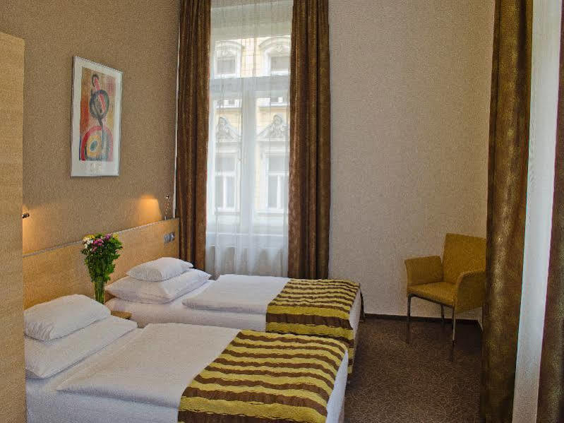 Pav Hotel