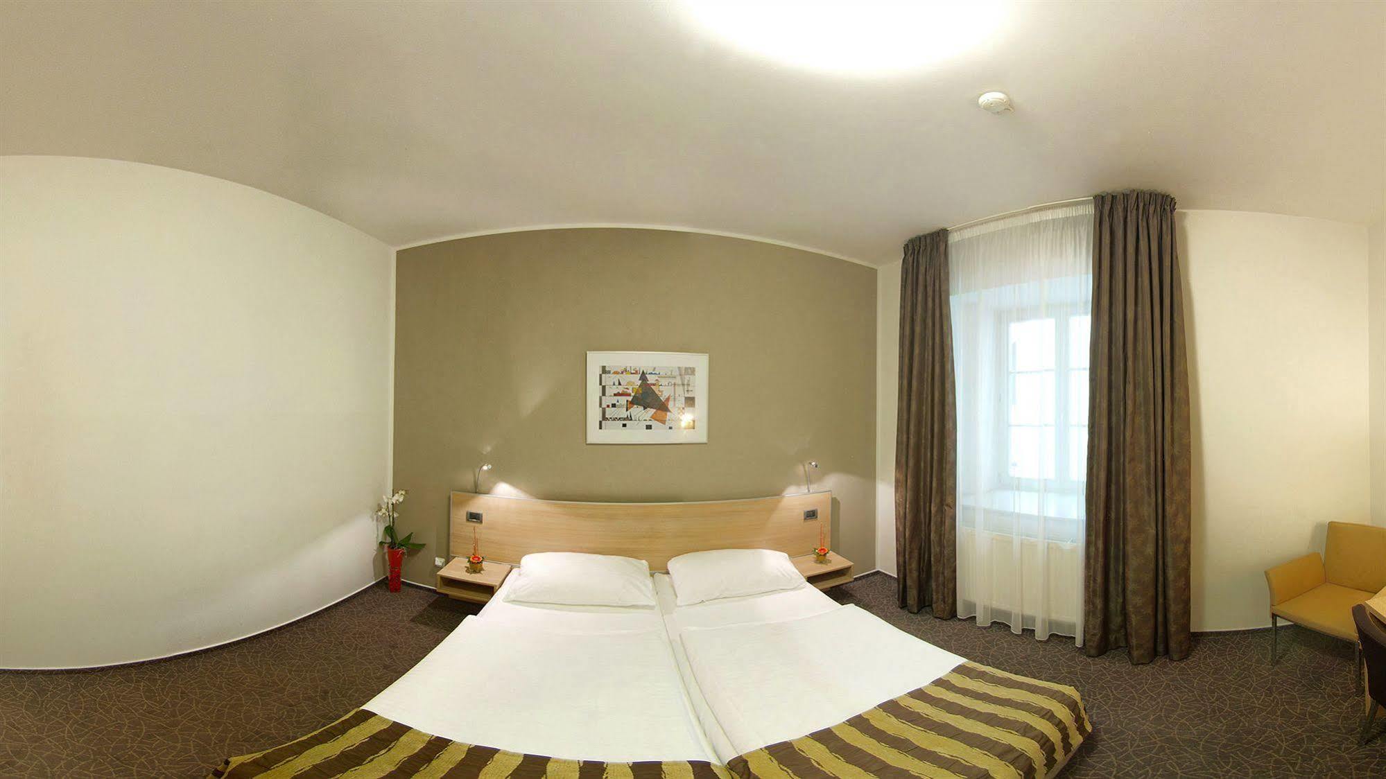 Pav Hotel