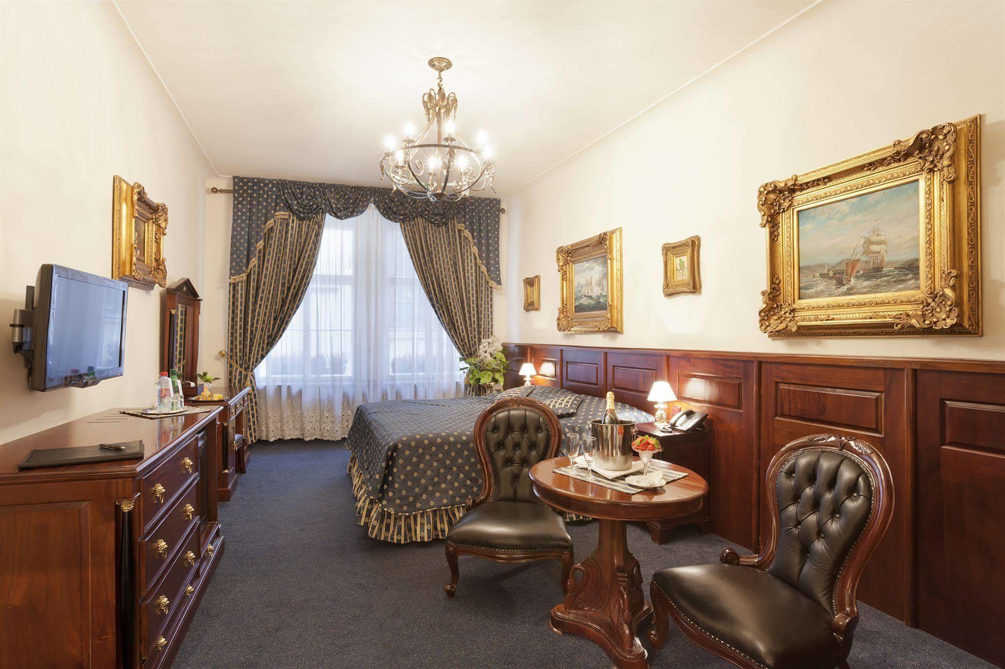 Hotel U Zlateho Stromu 4*
