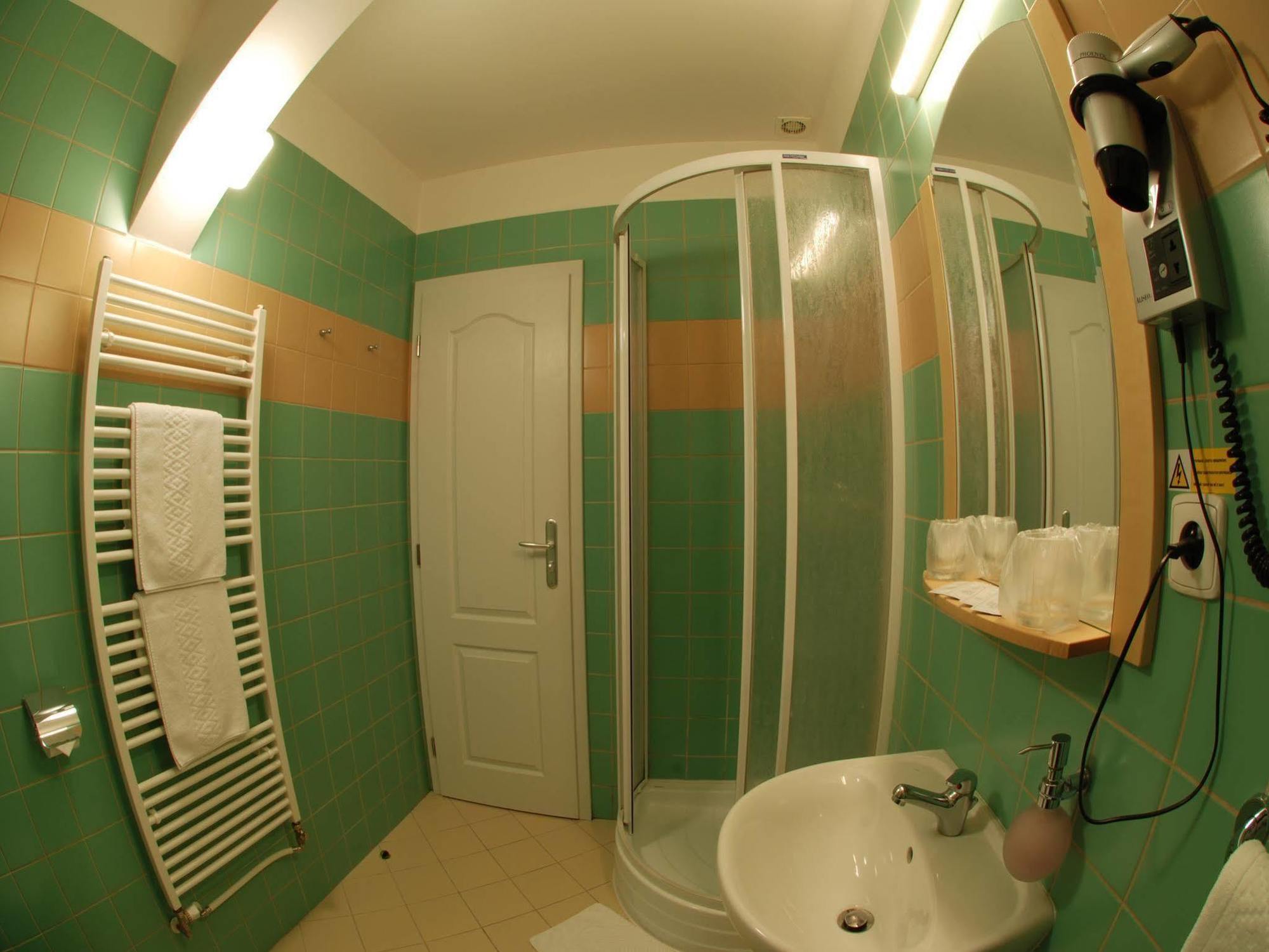 Ea Tosca 3* Prague