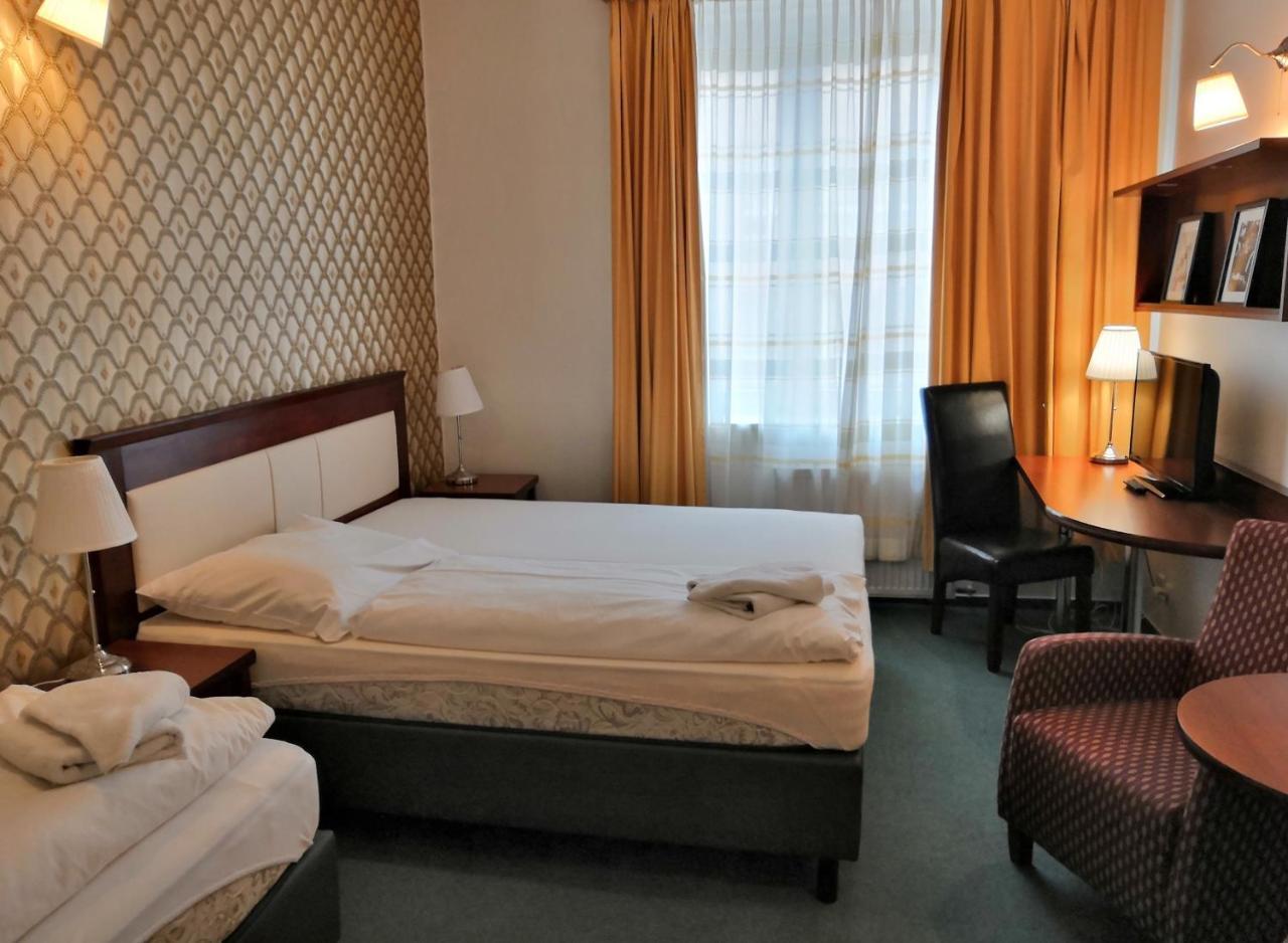Elen's Arlington Hotel