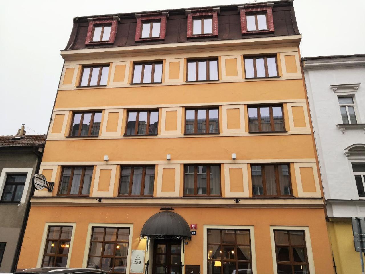 Elen's Arlington Praga