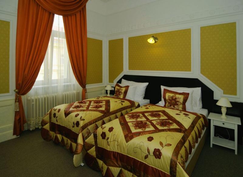 1885 Hotel