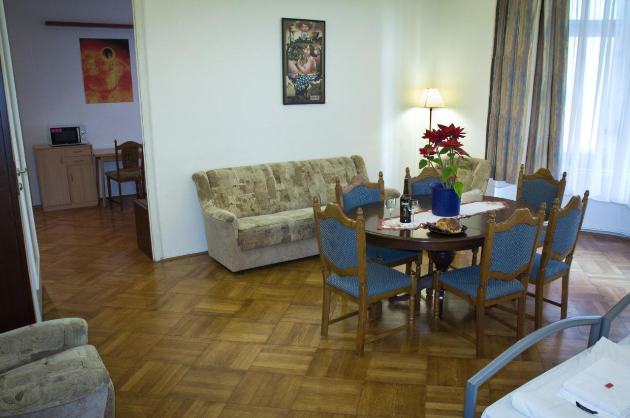 Apartment Happy For Friends *