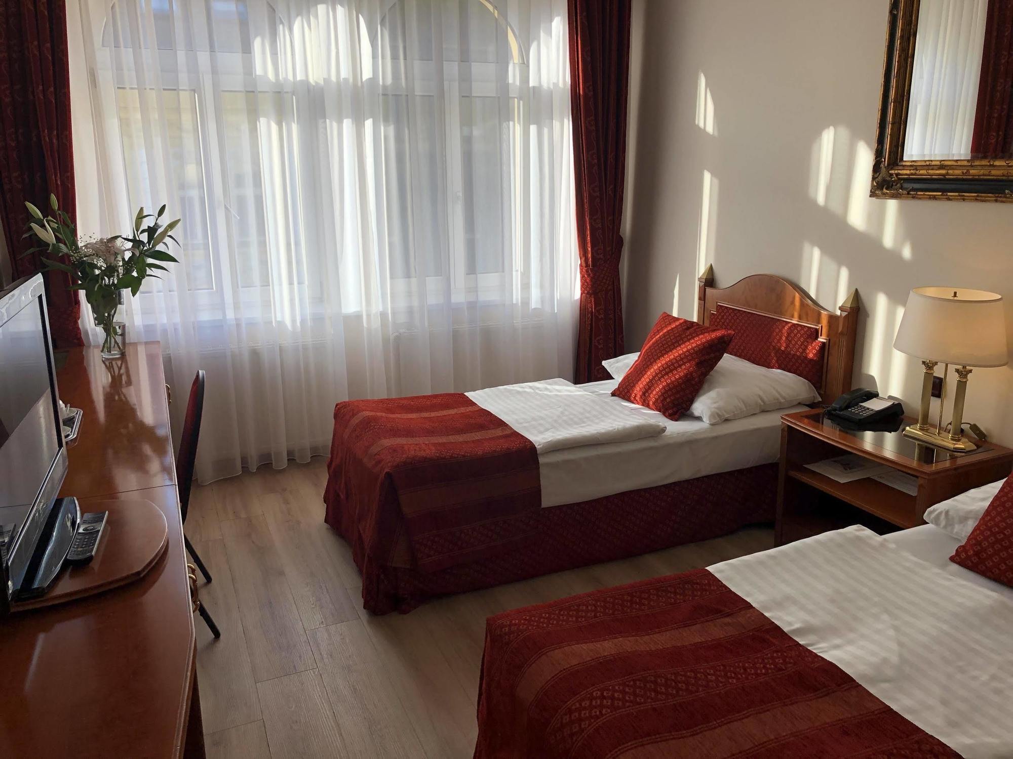 Ariston Hotel