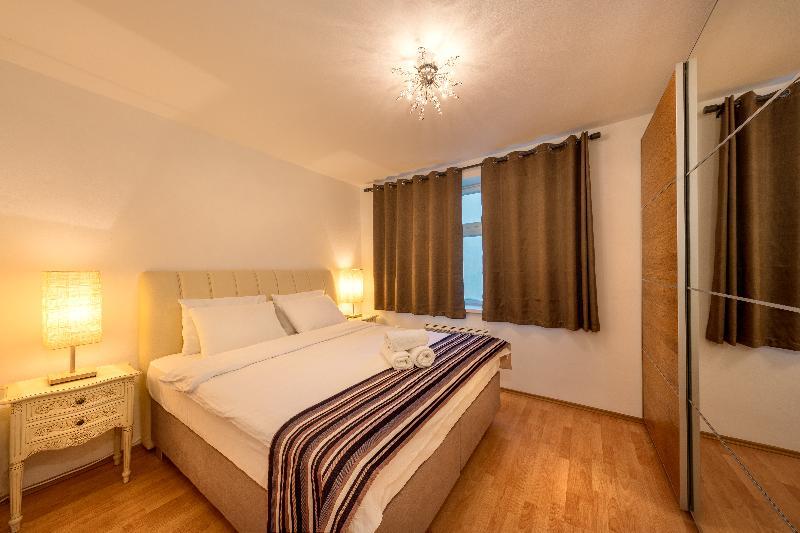 Apart Otel Rohacova 3*