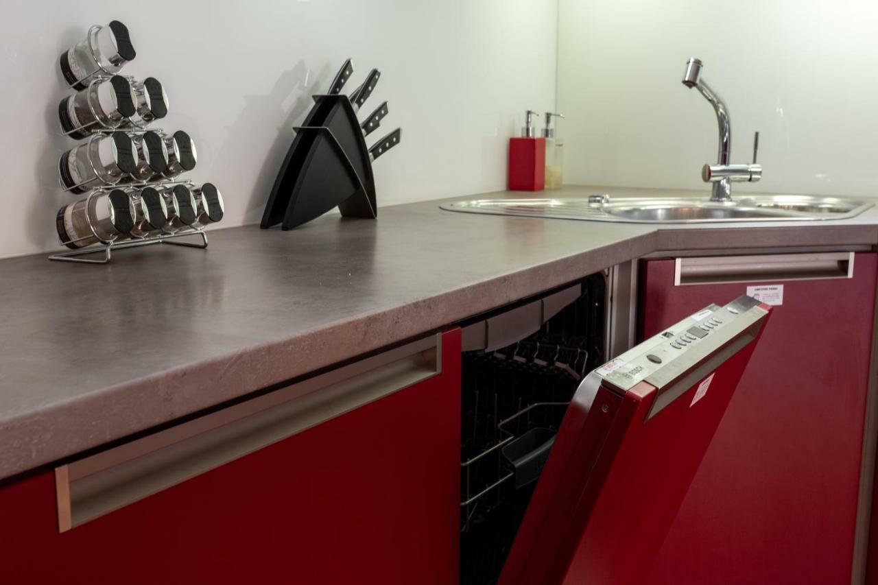 Days - Family 2bdr - Garage Parking - Balcony Apartment Prague