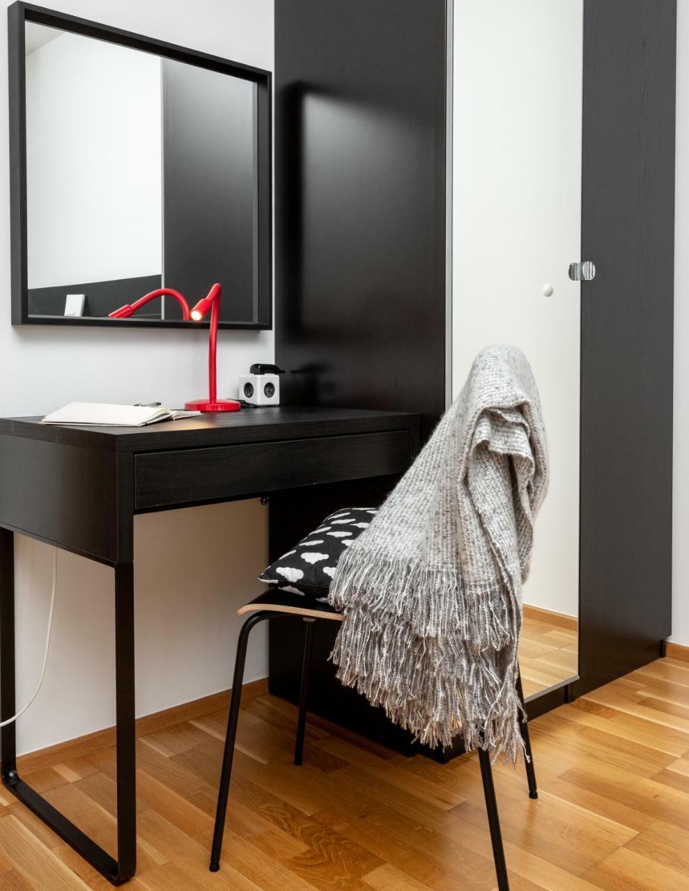 Days - Family 2bdr - Garage Parking - Balcony Apartment Prague