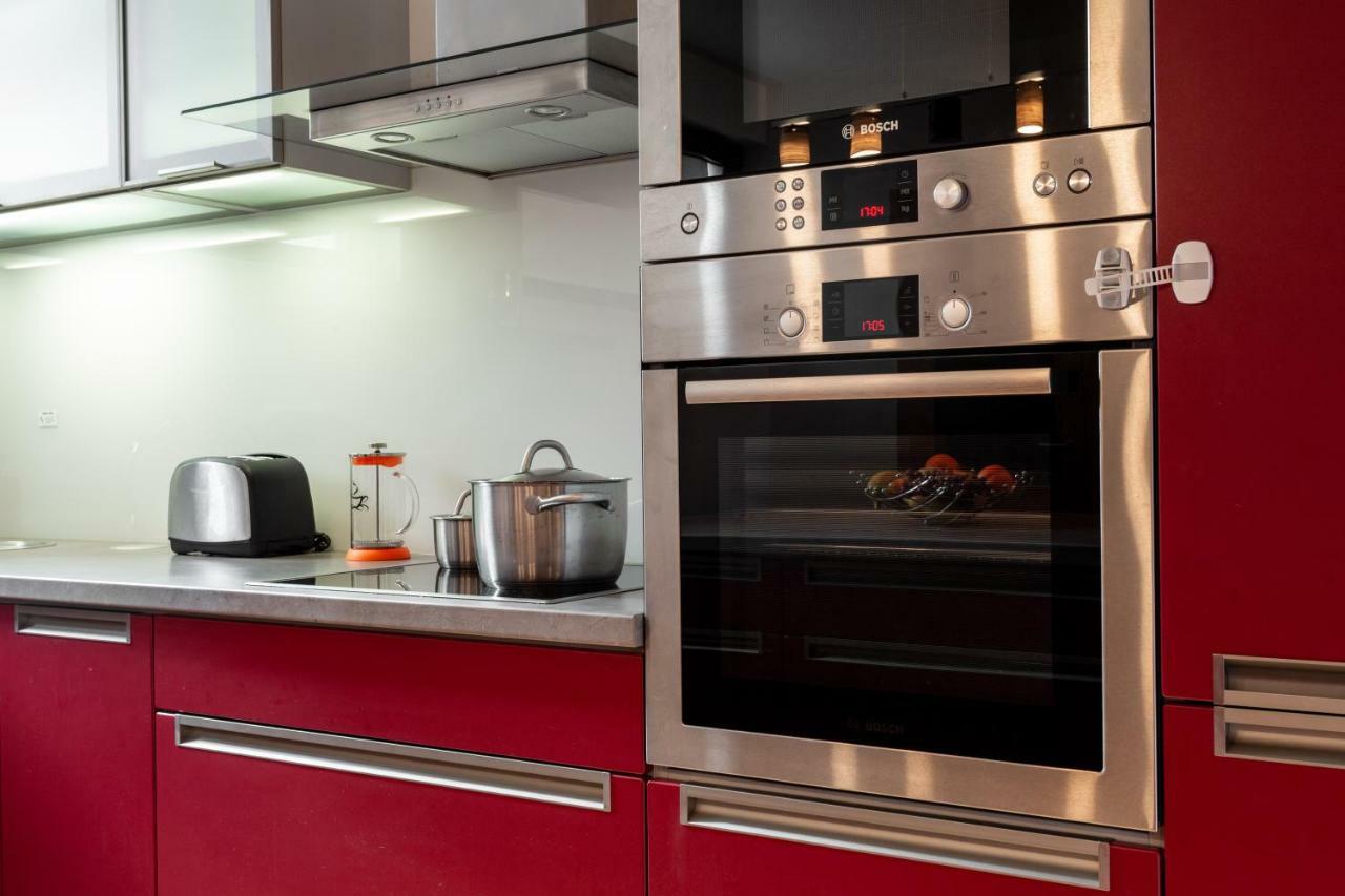 Days - Family 2bdr - Garage Parking - Balcony Apartment Prague