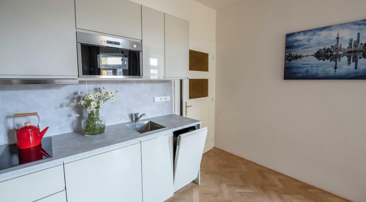 Letna Garden Apartment *