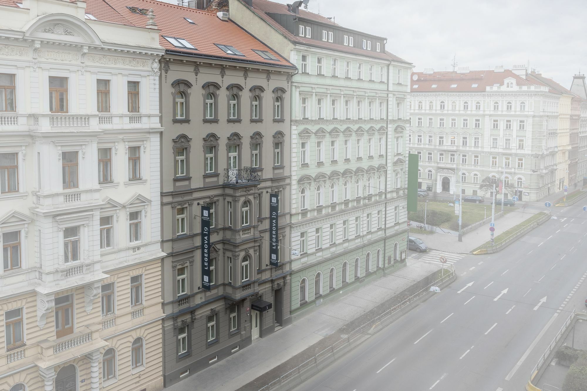 Appartement Avenue Legerova 19 *