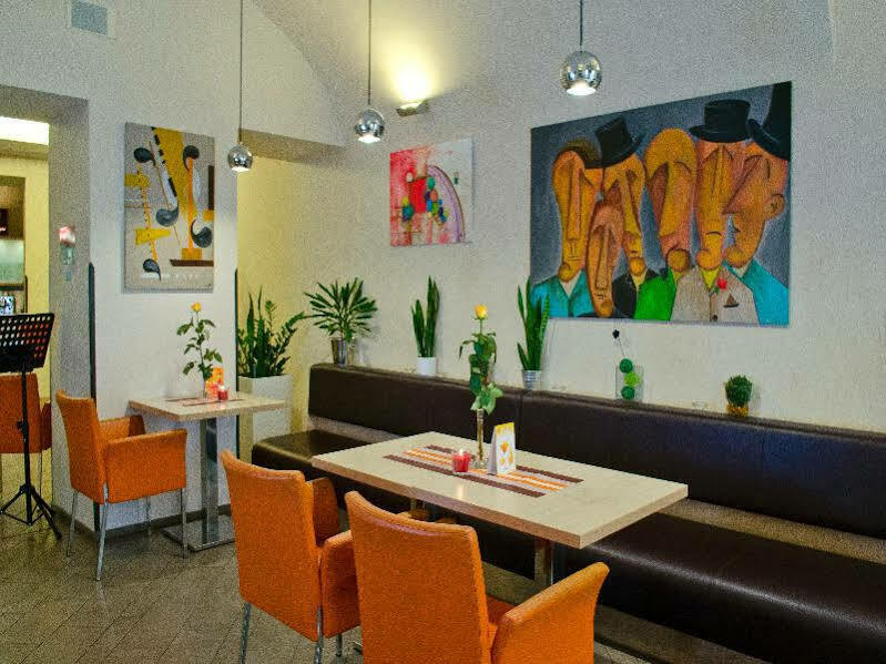 Pav Hotel