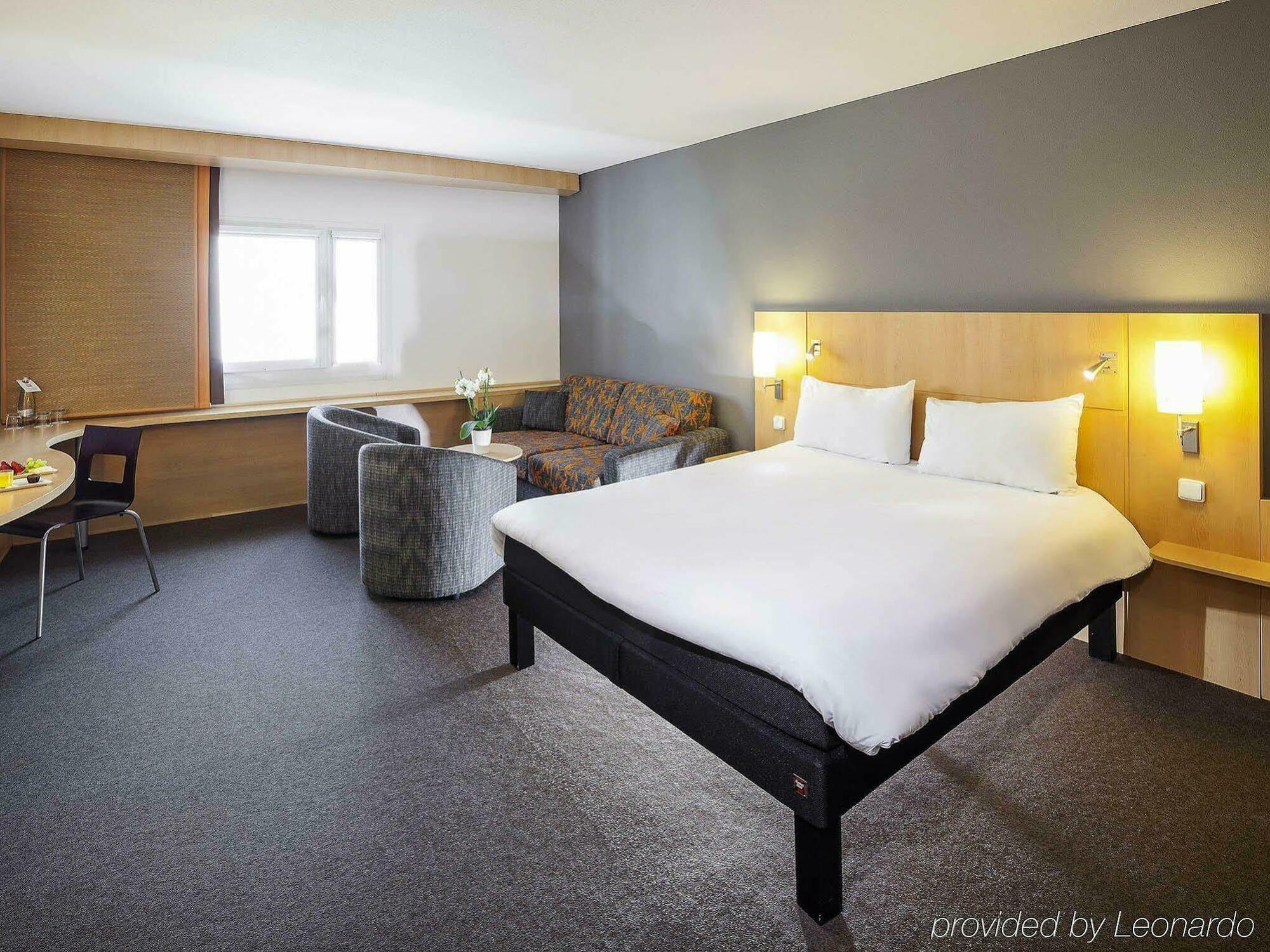 Hotel Ibis Old Town 3*