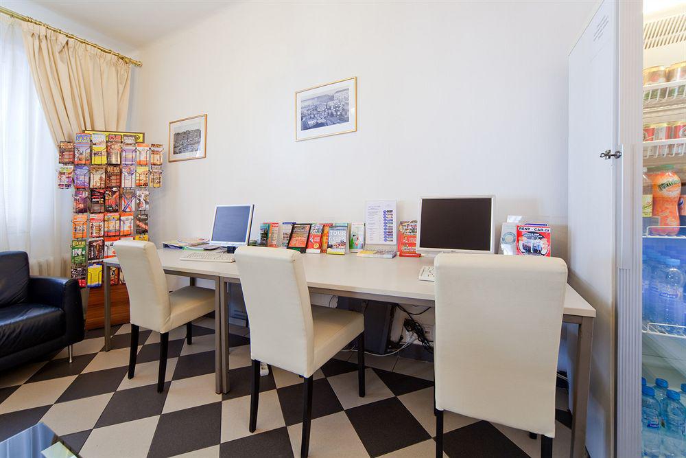 Hotel Meda Of Museum Kampa 3*