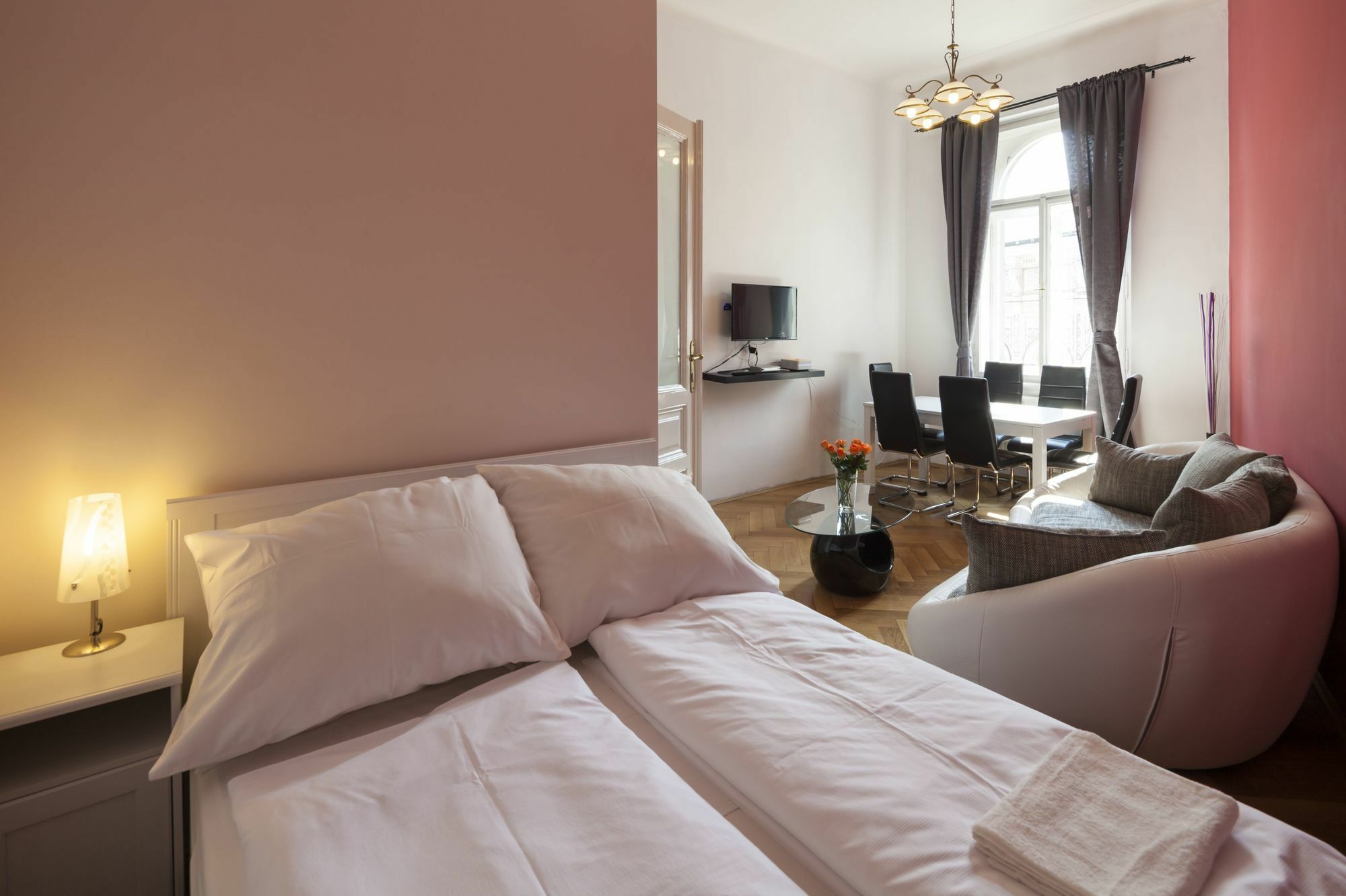 Capital Aparthotel 3*