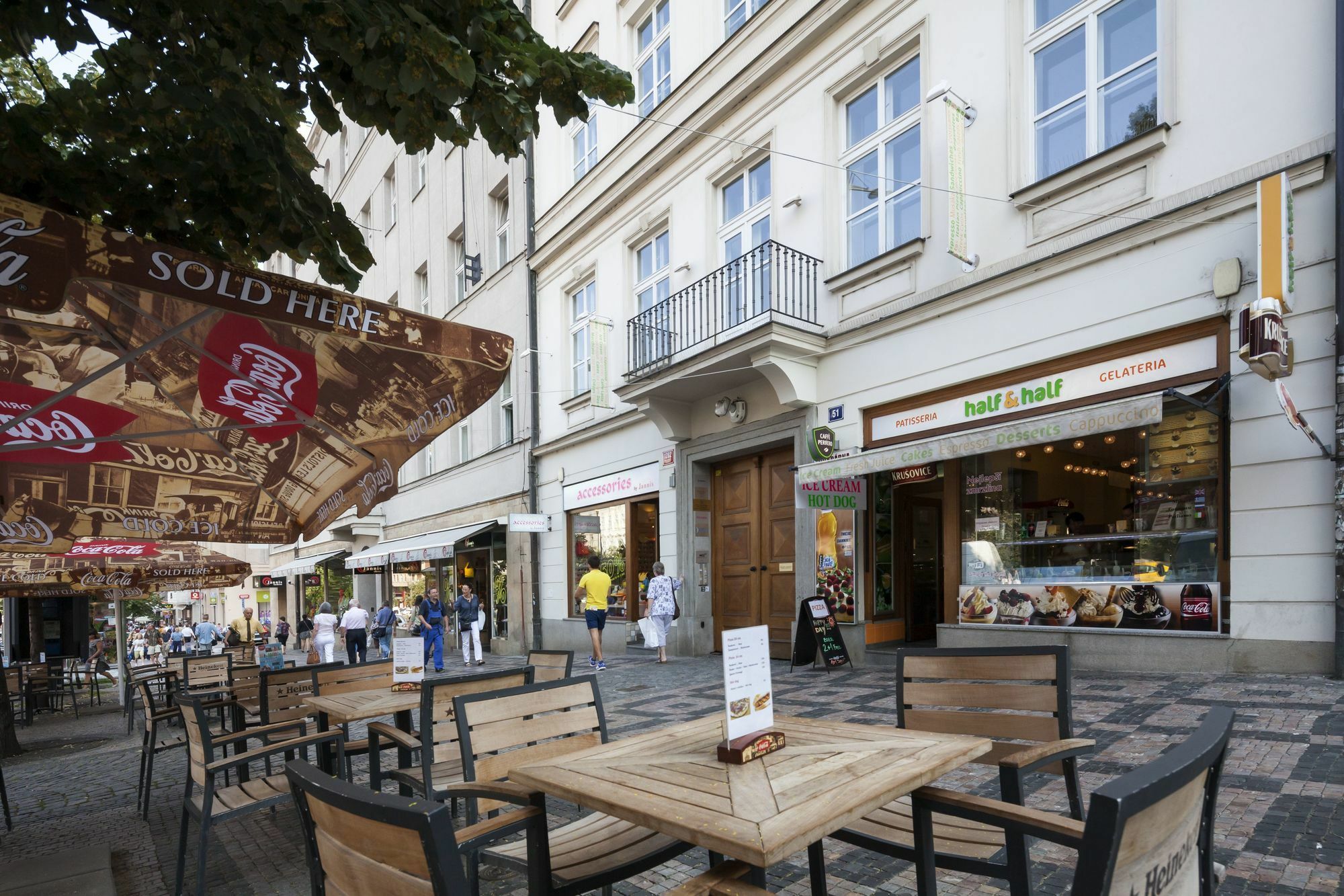 Capital Aparthotel 3*