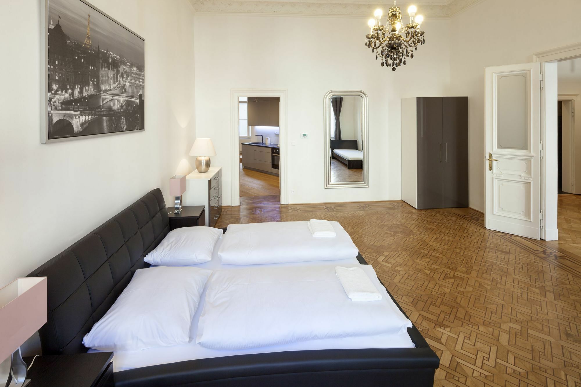 Capital Aparthotel 3*