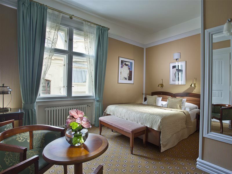 Paris Otel