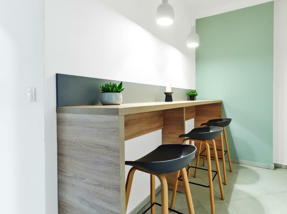 Honest Smichov Apartment *