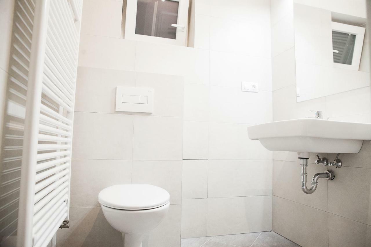 Apartment Honest Smichov *