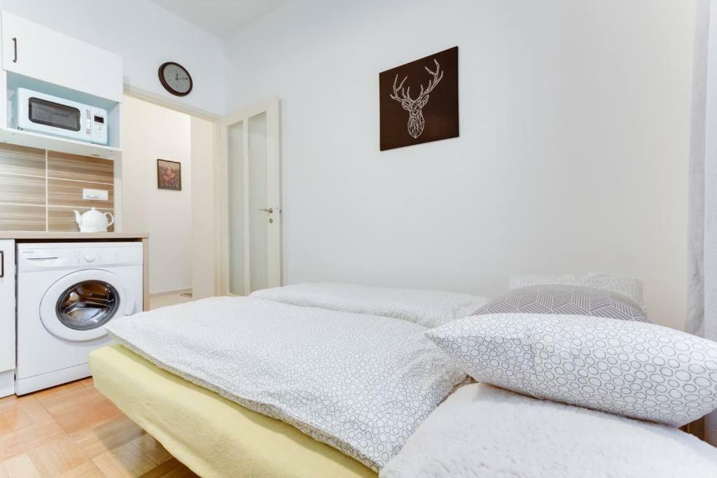 Apartment Alex Prag