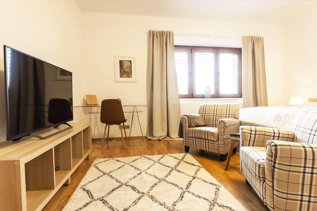 Expat House * Prague